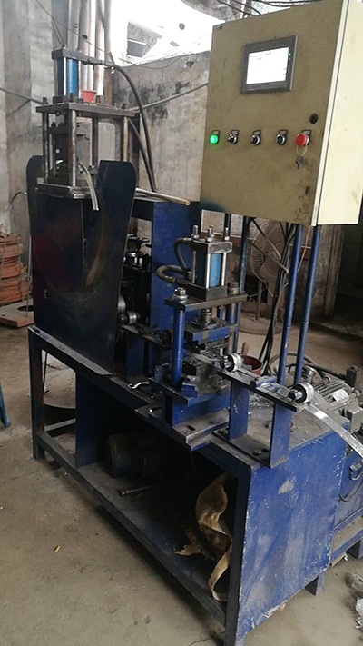 Machine for making locking ring of steel drums1000