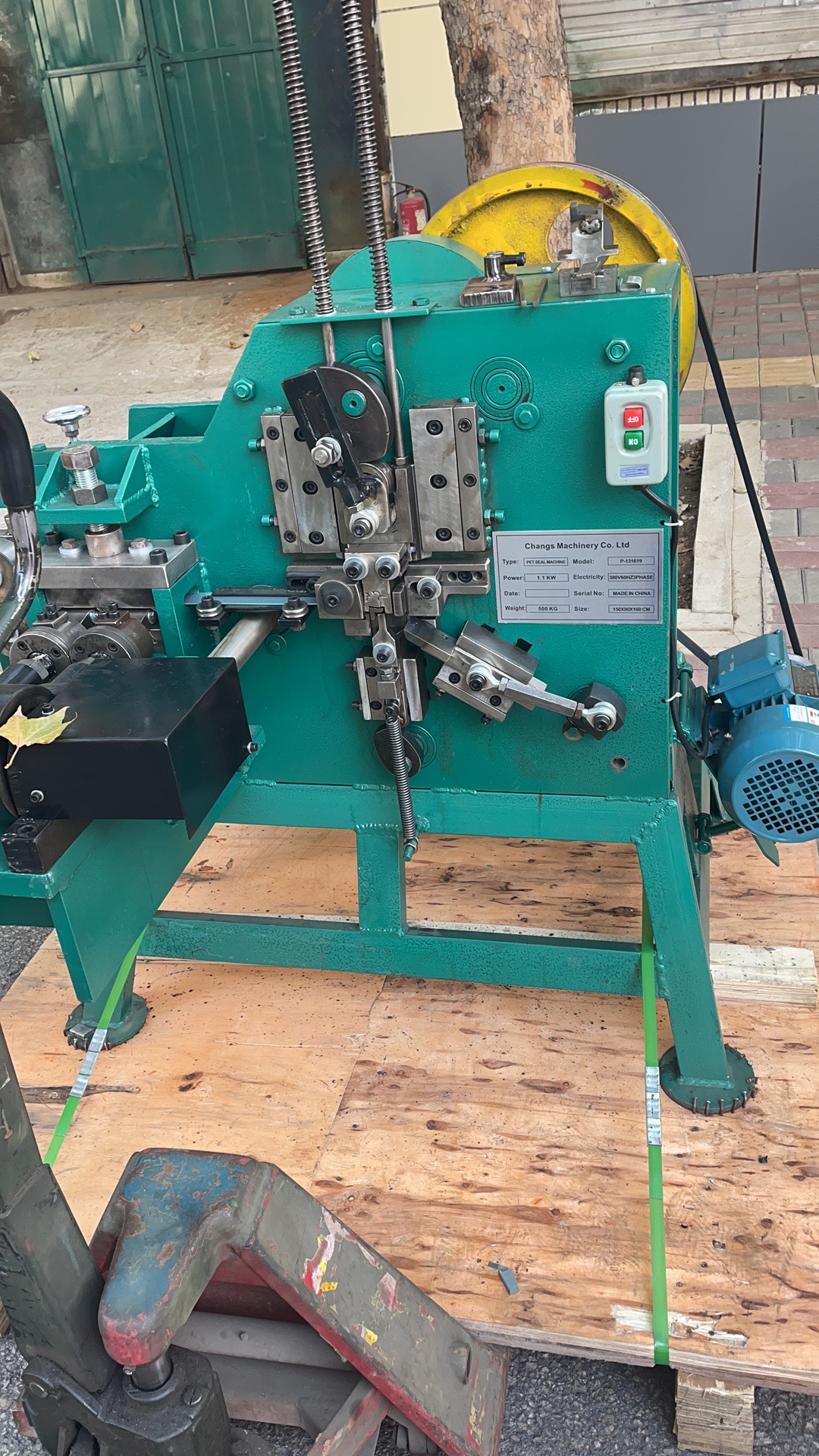 PET-strapping clip-machine for heavy-duty seal clip