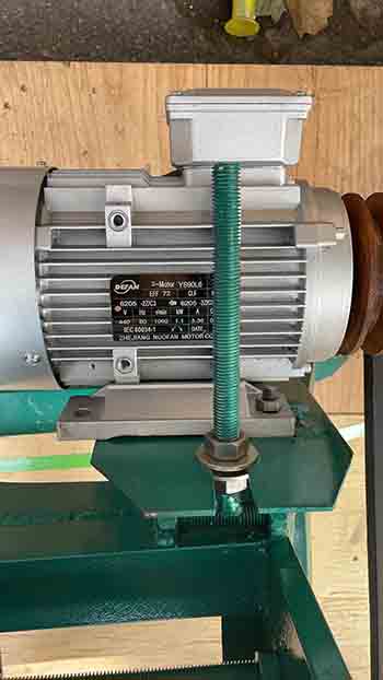 Apakah kuasa yang diperlukan untuk mesin klip meterai pengikat keluli separa automatik?