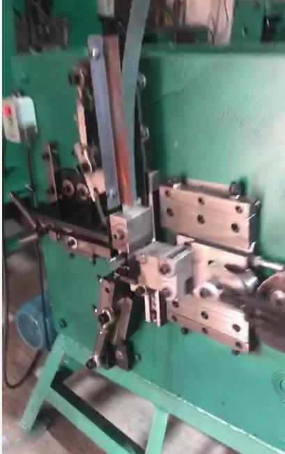 Semi-automatic steel strapping and packing clip machine